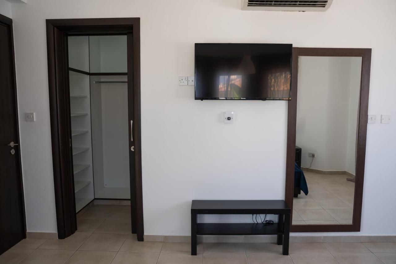 Palm Villa Ekaterina 4 Bdrm Паралимни Екстериор снимка