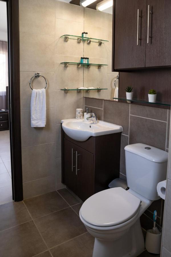 Palm Villa Ekaterina 4 Bdrm Паралимни Екстериор снимка