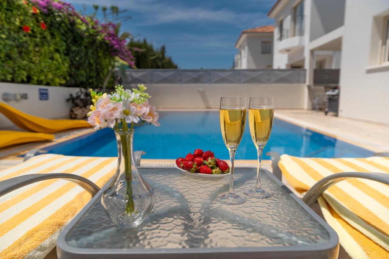 Palm Villa Ekaterina 4 Bdrm Паралимни Екстериор снимка