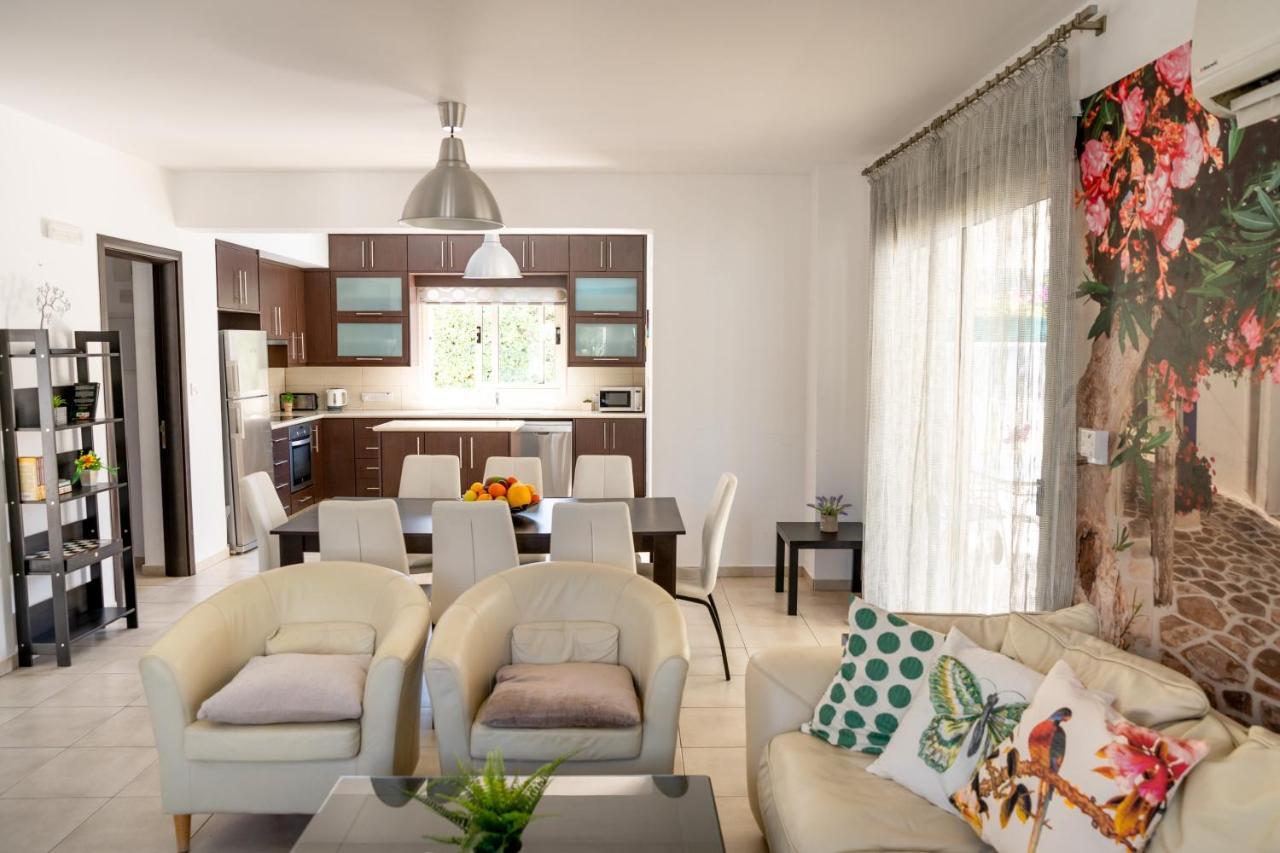 Palm Villa Ekaterina 4 Bdrm Паралимни Екстериор снимка