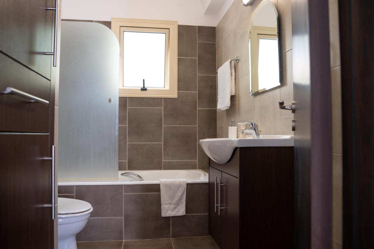 Palm Villa Ekaterina 4 Bdrm Паралимни Екстериор снимка