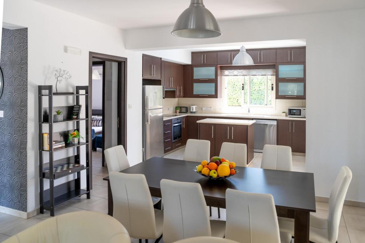Palm Villa Ekaterina 4 Bdrm Паралимни Екстериор снимка